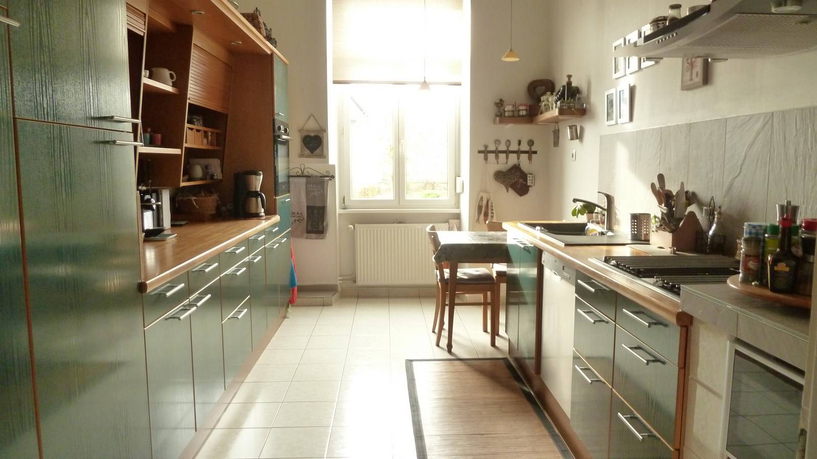 Cuisine équipée dans grande maison
