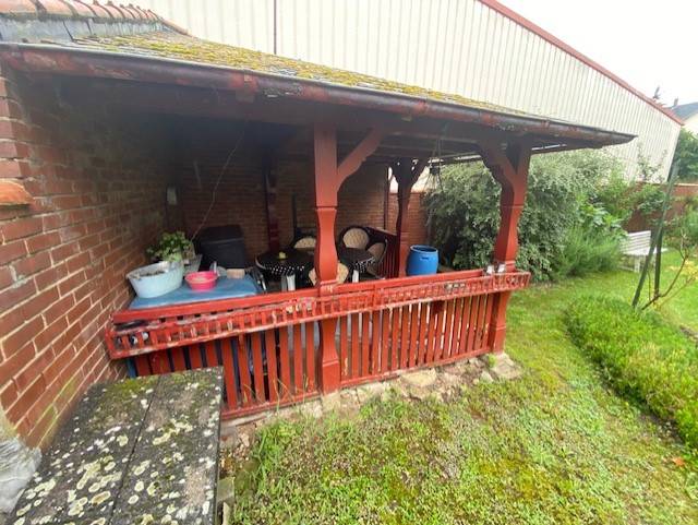 Maison avec joli jardin