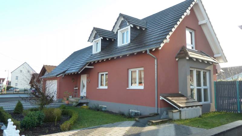 Grand terrain avec maison récente à Scheibenhard