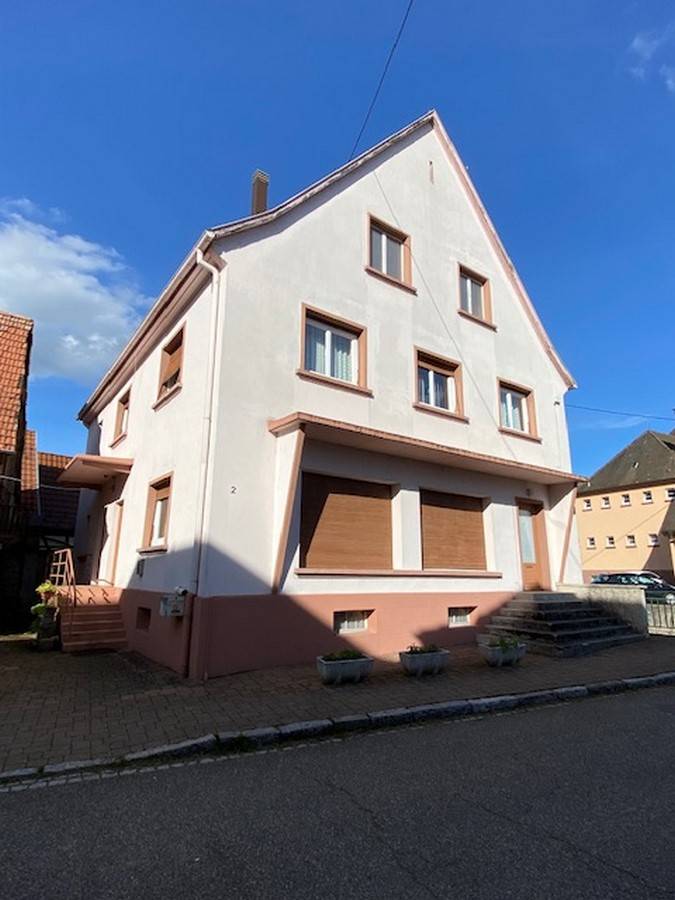 Maison avec commerce à Lembach Façade avant