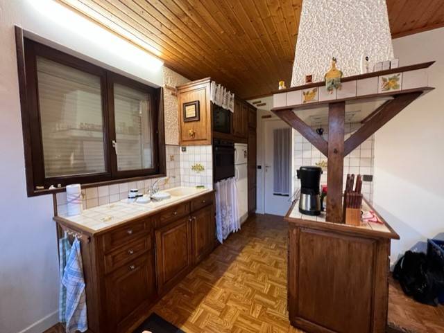 Cuisine équipée de la maison à Gerardmer