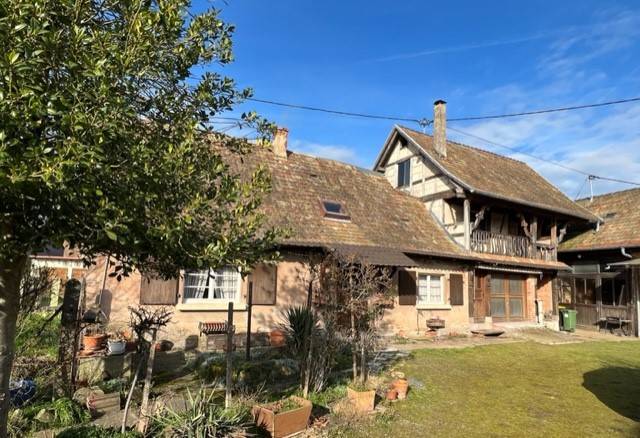 Maison avec dépendances et terrain à Auenheim