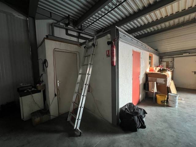 Hall de 180m² à Oberhoffen S/Moder